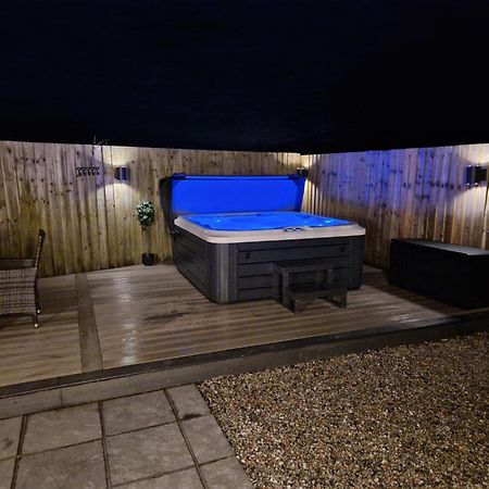 No 1 The Paddock - Spacious Holiday Home With A Hot Tub Bude Exterior photo