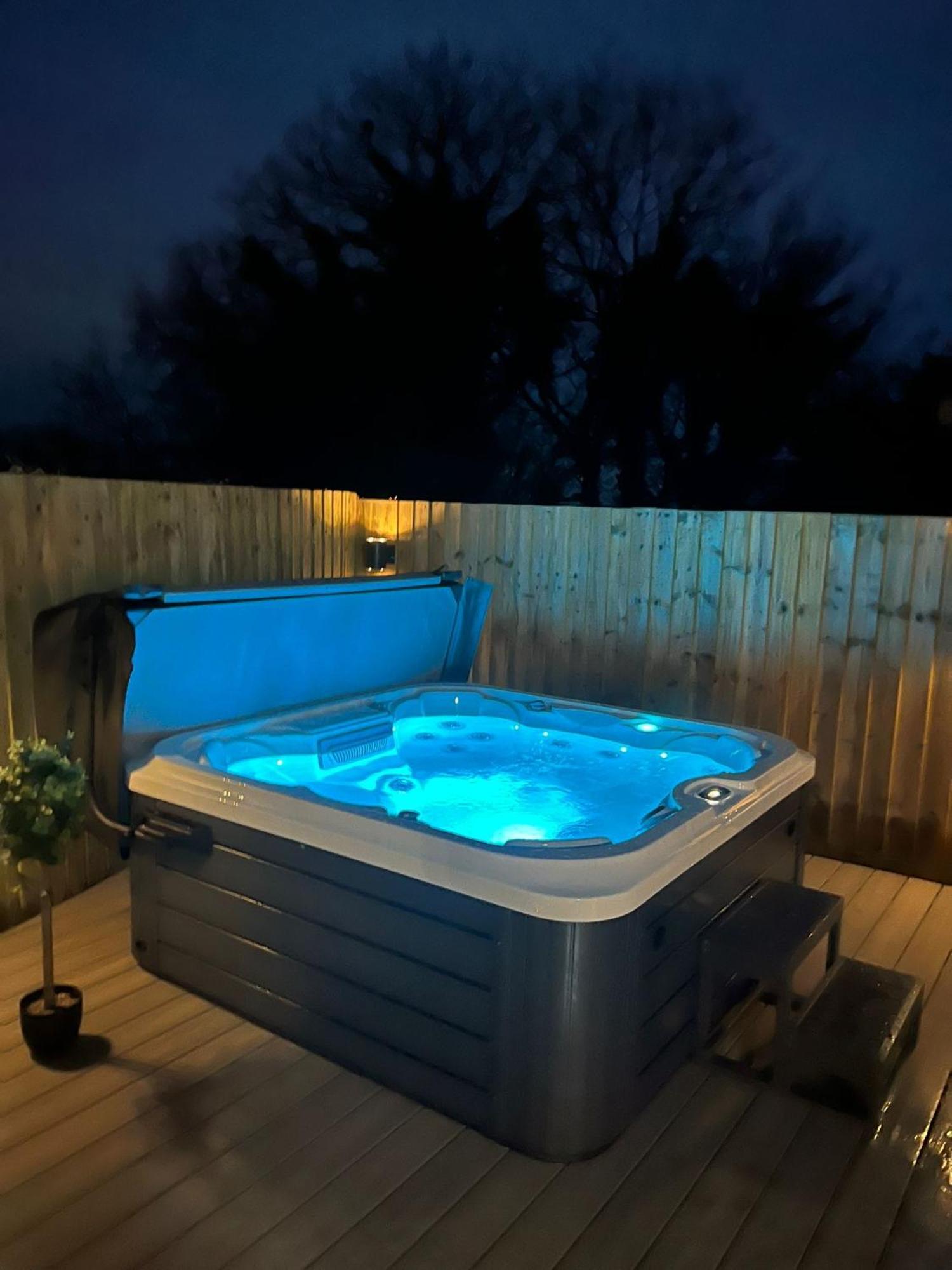 No 1 The Paddock - Spacious Holiday Home With A Hot Tub Bude Exterior photo