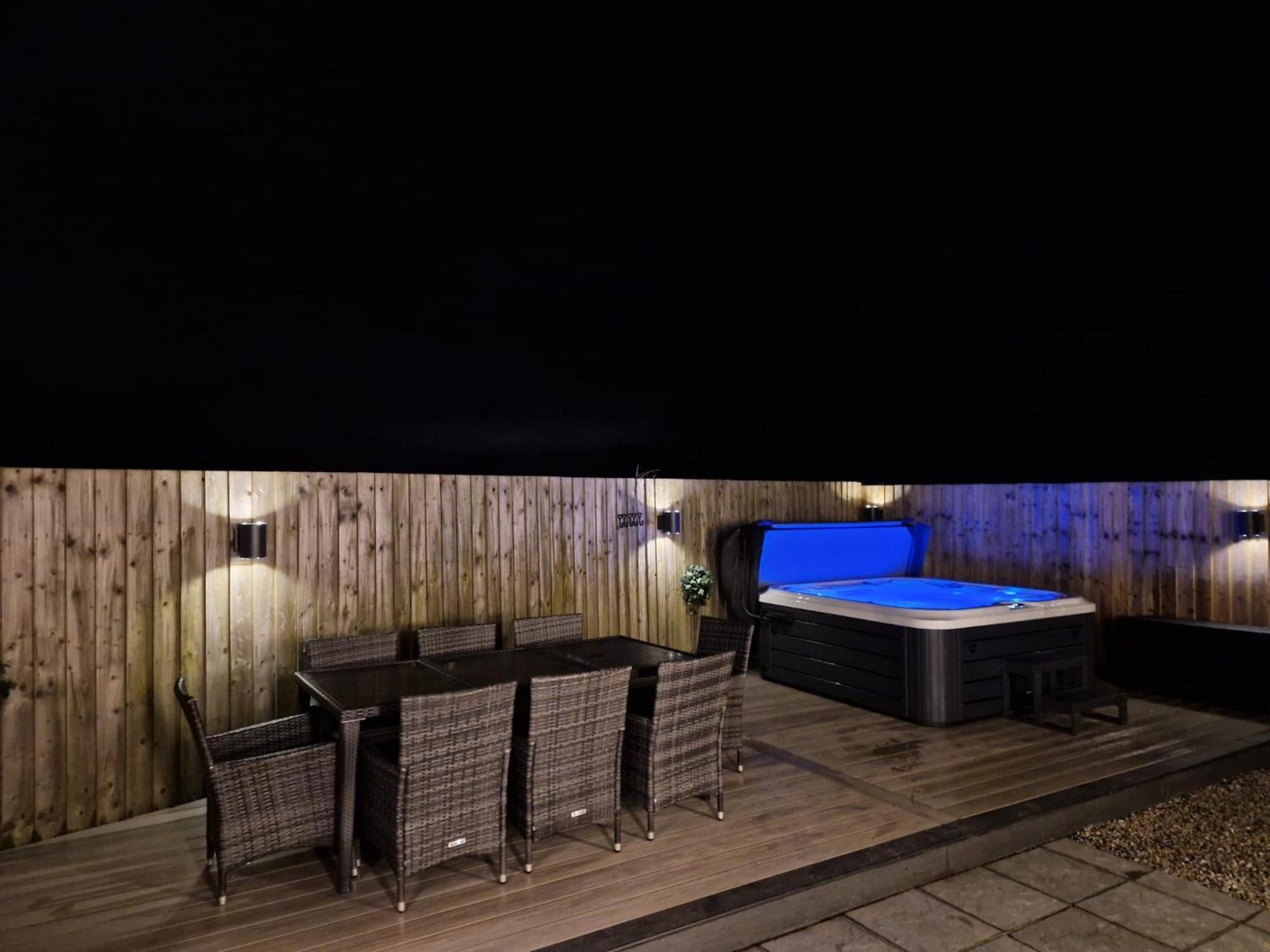 No 1 The Paddock - Spacious Holiday Home With A Hot Tub Bude Exterior photo